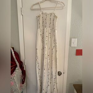 Perfect flowy and floral maxi dress!